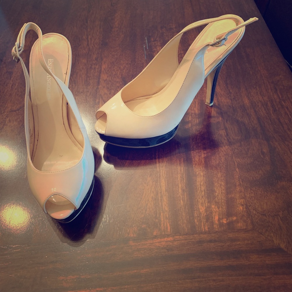 Nude pumps